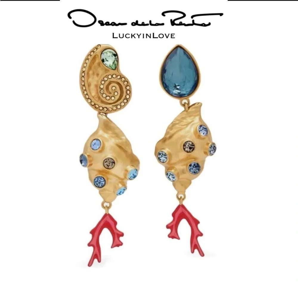 Oscar de la Renta • Mixed Shell Mismatched Clip-on Drop Earrings